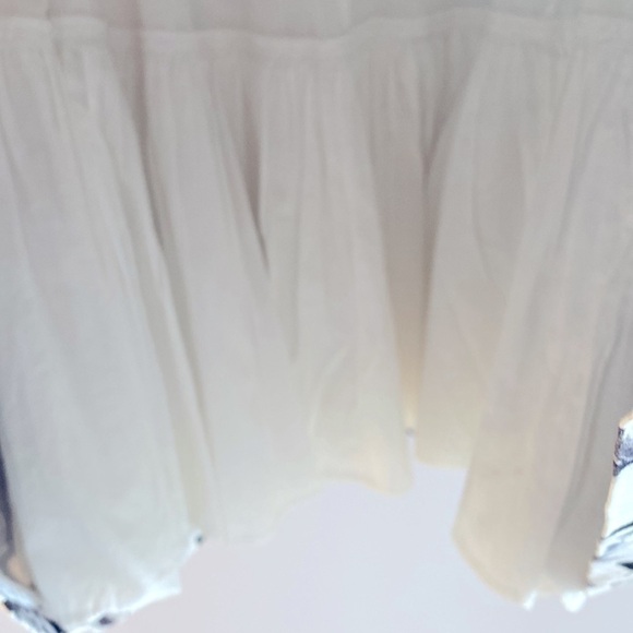 White House Black Market black and white floral dress. Pleated style. Size 8
Ch - Picture 11 of 13